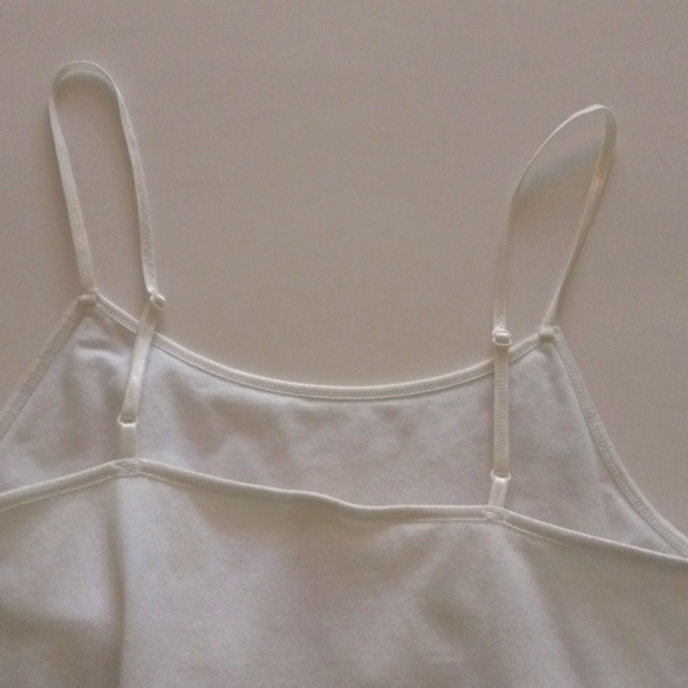 No Boundaries white spaghetti strap top. Size M. Built-in bra. - Picture 3 of 5